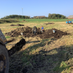 Søgning af div fejl på dræn fyldt af raps rødder og vi ligger det ind på gps