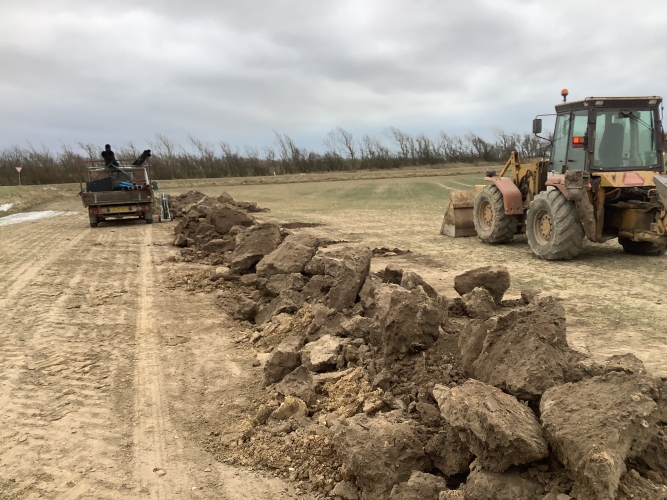 Hydrema 906B graved igemmen 22cm frosset jord